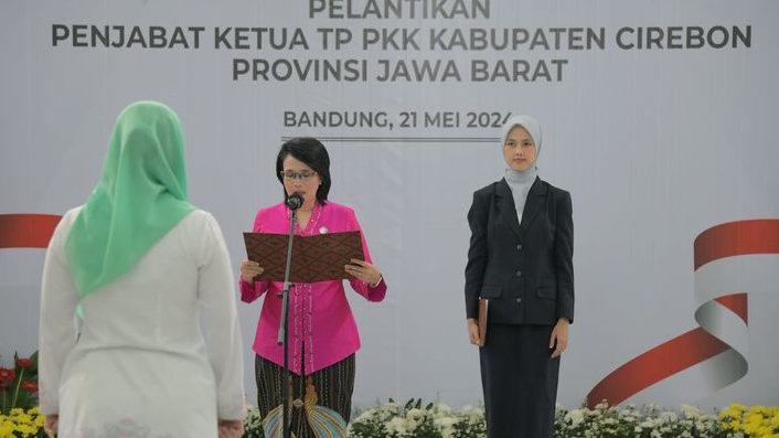 Lantik Pj Ketua TP PKK Kabupaten Cirebon, Amanda Soemedi: Perempuan Makhluk "Multitasking" Berperan Luas di Masyarakat
