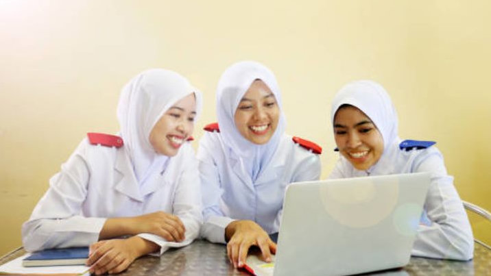 Survei APJII Menunjukkan Lonjakan Drastis Pemanfaatan AI oleh Pelajar Indonesia
