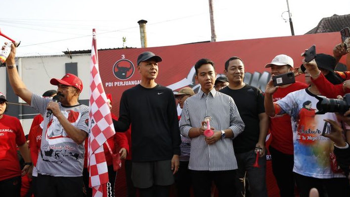 Dampingi Ganjar Pranowo di Solo, Gibran Terlihat Pakai Baju Garis Hitam Putih