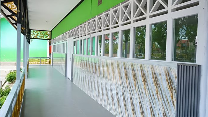 Gedung Baru, Harapan Baru, Revitalisasi Sekolah Hadirkan Semangat Pendidikan di Papua dan Kalbar