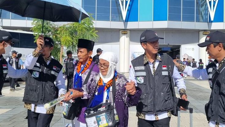 Disambut Duta Besar RI di Arab Saudi, 393 Jemaah Haji Indonesia Tiba di Madinah, Kemenag Mengusung Tagline Haji Ramah Lansia