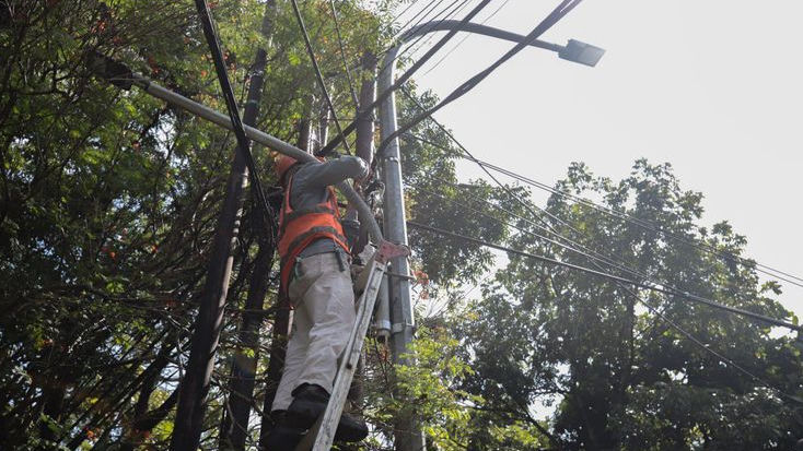 Dishub Kota Bandung Pasang 30 Titik Lampu Baru di Taman Lalu Lintas, Keamanan Malam Ditingkatkan