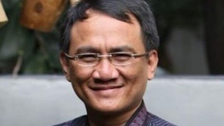 Andi Arief Percaya Jokowi dan UGM, Sebut Mengada-ada Kasus Ijazah Dibawa ke Forensik Internasional