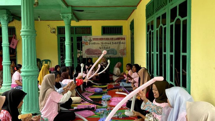 Asah Kreativitas Perempuan Milenial, Srikandi Ganjar Gelar Pelatihan Cara Buat Bucket Balon