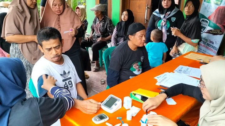 Kowarteg Dukung Ganjar Adakan Pemeriksaan Kesehatan Untuk Ibu Lansia dan Prasejahtera di Bekasi