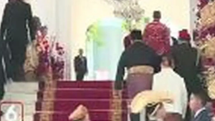 Momen Prabowo Tak Injak Karpet Merah Saat HUT RI di Istana, Netizen Memuji dan Mengaitkan Pilpres