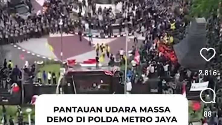 Massa Mahasiswa 'Duduki' Bagian Depan Gedung Polda Metro Jaya, Tuntut Kapolda Mundur