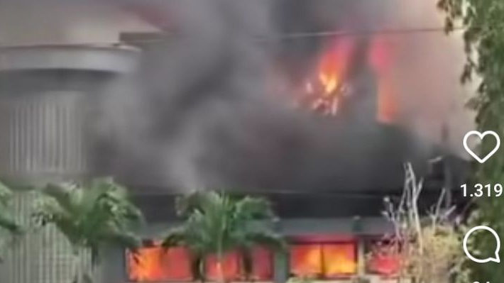 Hari Ketiga Demo Ricuh, Giliran Gedung DPRD Provinsi NTB Dibakar Massa, Fasilitas Kantor Dijarah