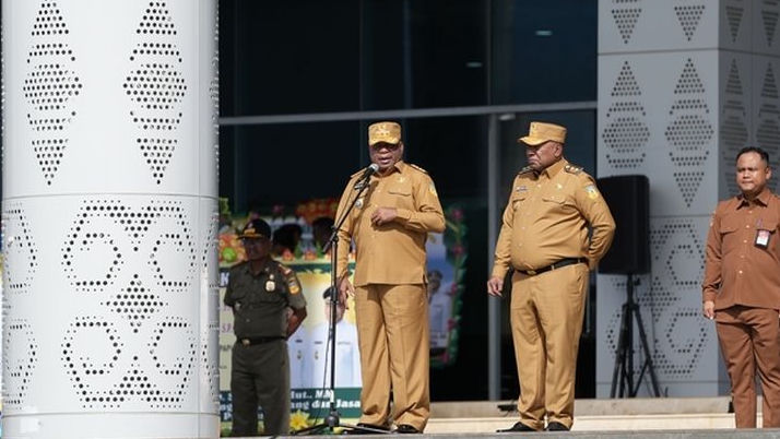 Tegas! Gubernur Papua Larang ASN Pungut Biaya Layanan: Tak Ada Lagi Raja-Raja Kecil di Pemerintahan!