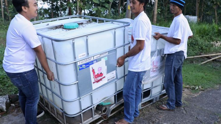 Hidupkan Usaha Budi Daya Lele, Orang Muda Ganjar DIY Beri Bantuan Tampungan Air ke Warga Nglegi