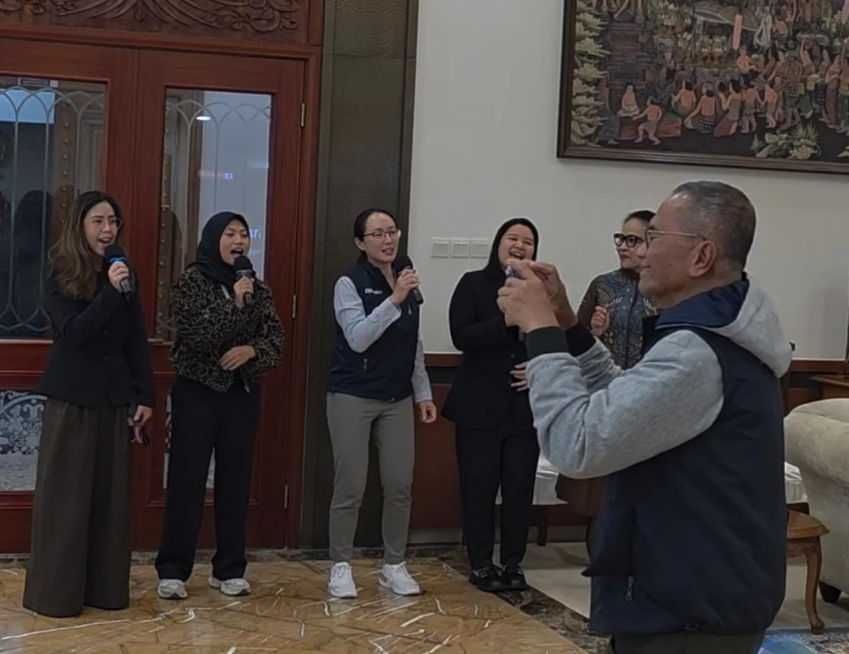 Dahlan Iskan bertemu Duta Besar Indonesia untuk Tiongkok, Djauhari Oratmangun di Beijing