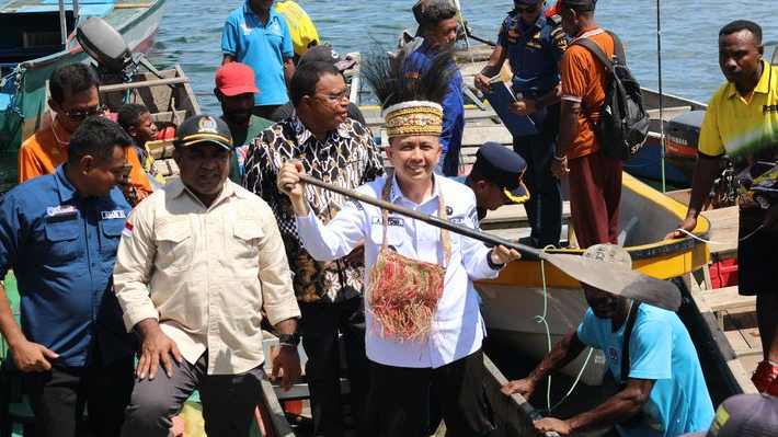 Agus Fatoni Tinjau Gerai Perikanan Tangkap di Pulau Cina Kecil, Dorong Legalitas Kapal dan Kesejahteraan Nelayan Papua