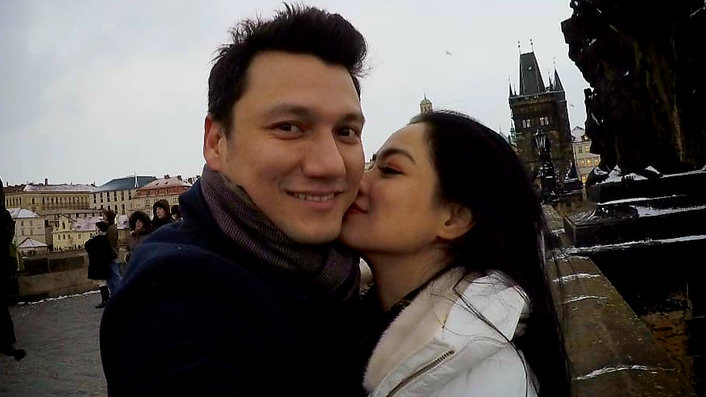 Gosip Selingkuh Makin Kencang, Christian Sugiono Hapusin Ketikan Netizen, Titi Kamal Batasin Komentar
