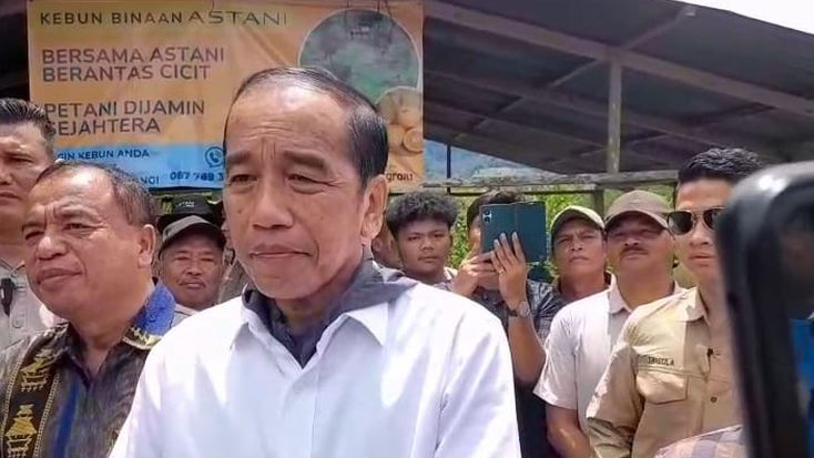 Kunjungi Petani Karo, Jokowi Sebut Hama Lalat Buah pada Jeruk akan Libatkan Pakar UGM dan USU