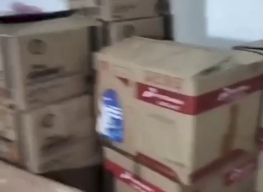 Praktik Oli Palsu Terbongkar! Polsek Pakisjaya Gerebek Lokasi Produksi di Karawang. (POJOKSATU.id)