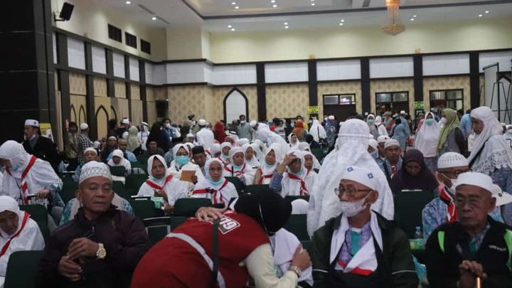 Muh Yunan Jemput 109 Jemaah Haji Asal Kepulauan Selayar yang Tiba di Tanah Air