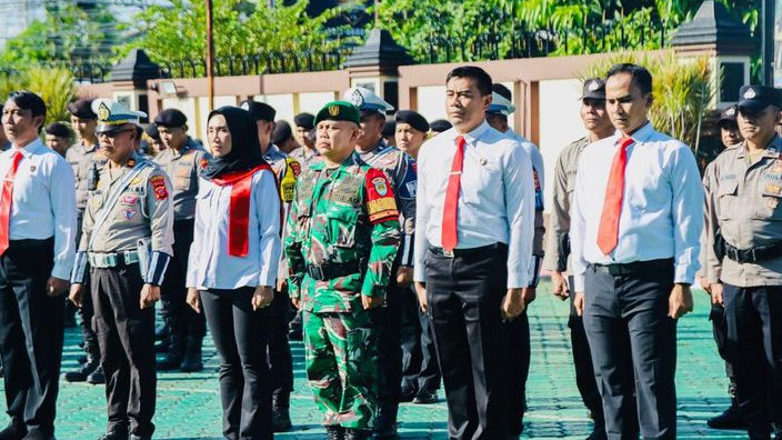 Serda Usep Sukendar, Babinsa Kodim Karawang Diberi Penghargaan Usai Selamatkan Warga dari Amuk Massa