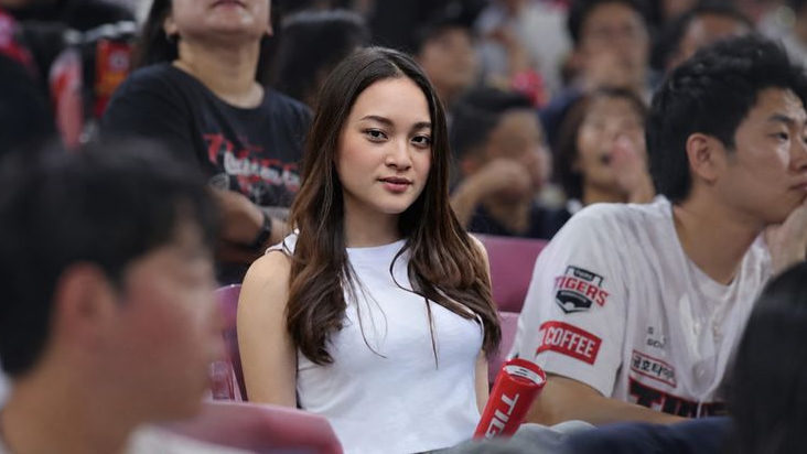 Viral Tren 'Paparazzi Nonton Baseball' Pakai AI, Begini Cara Membuat Videonya