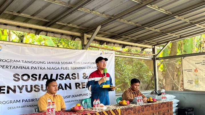 Pertamina Patra Niaga Regional JBB Ubah Limbah Jerami Jadi Cuan Ramah Lingkungan di Karawang