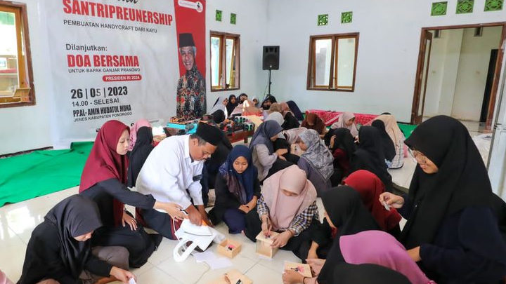 Asah Kemampuan Santri Ponorogo, GGN Jatim Dukung Ganjar Sulap Kayu Jadi Barang Bermutu