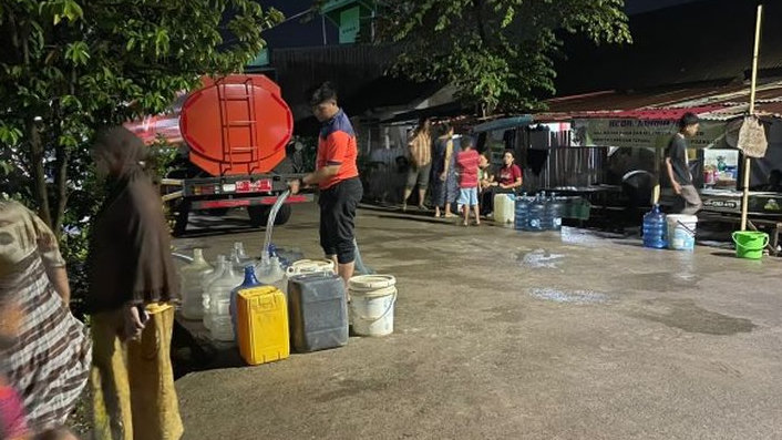 BPBD Sulsel Bantu Distribusi Air Bersih di Kompleks Kodam 3 Makassar