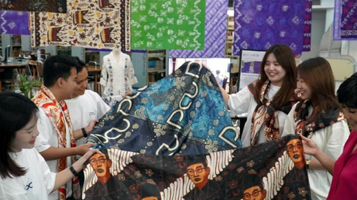 Jaga Spirit Sumpah Pemuda, Mahasiswa Surabaya Ciptakan Batik AI Future Code, Bikin Motif Digital