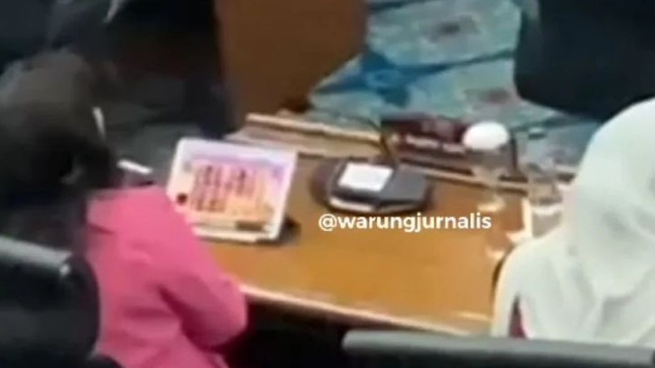 Nasib Anggota DPRD Main Game saat Rapat, Siap-siap  Cinta Mega Bakal Berhadapan dengan BKD DKI
