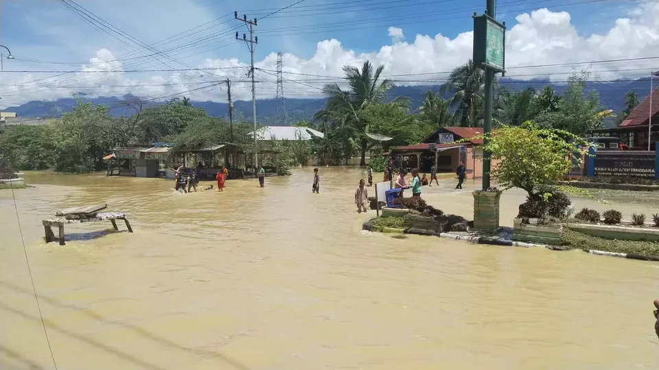 Baru Sehari Surut, Banjir Jalan Kutacane-Medan Kembali Meluas, Pengendara Terpaksa Putar Arah