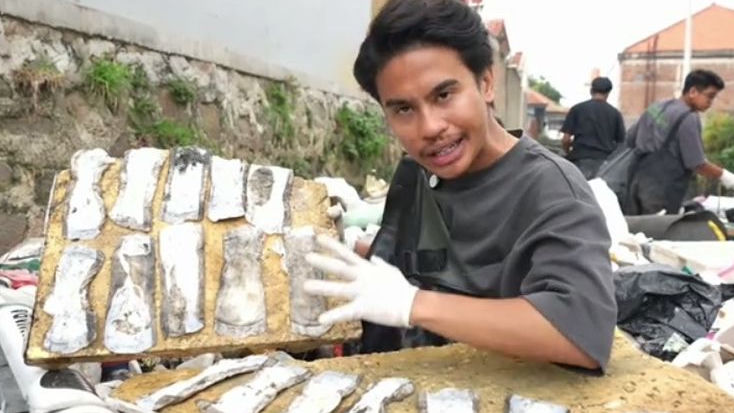 Sisi Gelap Industri Pembalut Perempuan, Dibungkus Cantik dalam Iklan, Lalu Dibuang Mengambang di Sungai