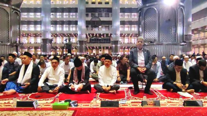 Ribuan Umat Islam Shalat Gaib dan Qunut Nazilah untuk Palestina di Masjid Istiqlal