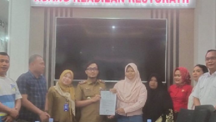 Kasus Siswi SMP Kritik Pemkot Jambi Berakhir Damai, Gempa Awaljon Tebar Senyum