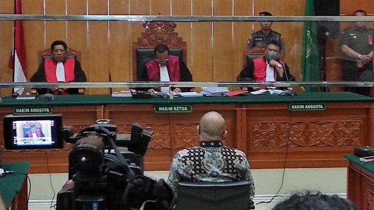 IPW Bandingkan Vonis Teddy Minahasa dengan Ferdy Sambo, Kapolri Kena Singgung Soal Acuan Ini