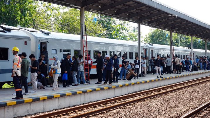 Puncak HUT TNI ke 80 Besok,  Pengguna KRL Dipresdiksi Bakal Meningkat