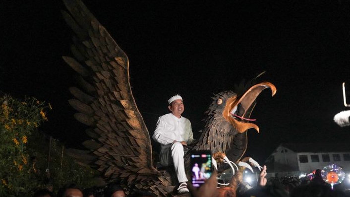 Sambil Naik Garuda Di Safari Budaya Dedi Mulyadi Menjemput Kemenangan Presiden 08