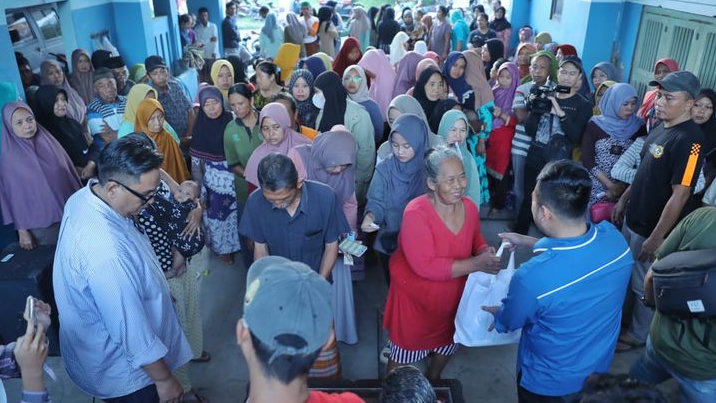 Bazar Sembako Murah Dari Relawan Sandiaga Uno Dan Gekrafs Jember : Solusi Efektif Atasi Kenaikan Harga Kebutuhan Pokok
