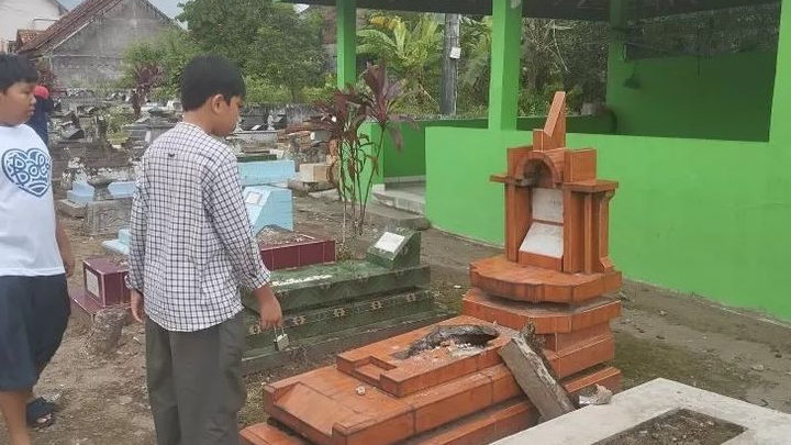 Heboh! Makam di Bantul Dirusak Orang Tak Dikenal, Polisi Turun Tangan Selidiki Penyebab