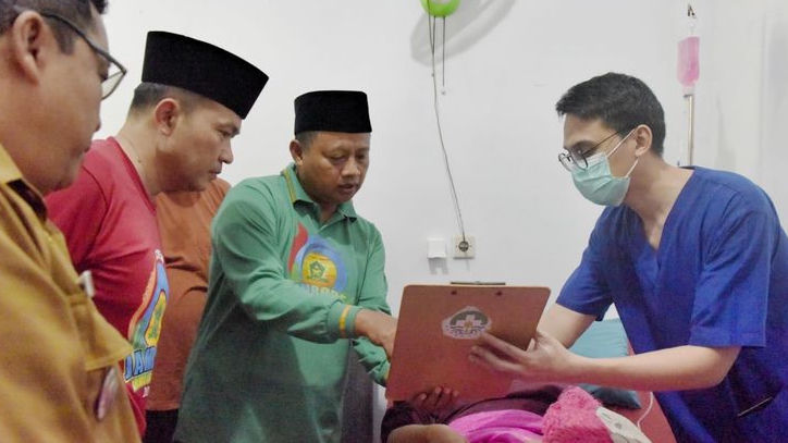 Wagub Uu Ruzhanul Jenguk Siswi SMK di Ciamis yang Diserang Orang Tak Dikenal