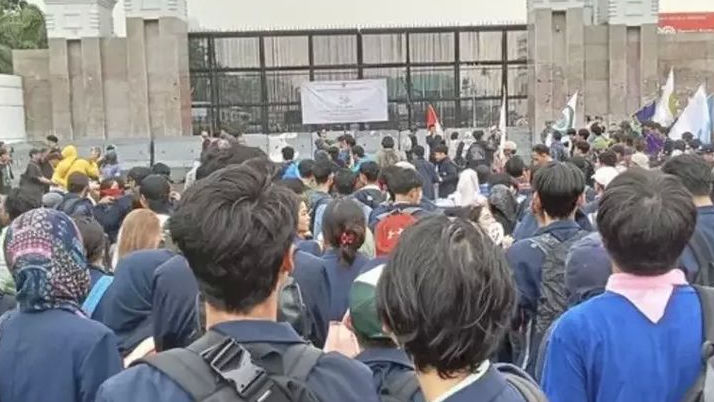 Kawal Kasus Penyiraman Air Keras Aktivis KontraS, BEM UI Gelar Unjuk Rasa di Kawasan Gambir