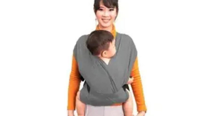 Gendongan M-Shape Baik untuk Bayi? Ini Penjelasan Manfaat dan Cara Pakainya yang Tepat