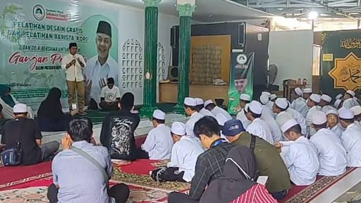 Relawan Santri Dukung Ganjar Gelar Pelatihan Grafis dan Barista di Ponpes Miftahul Khairaat Palu
