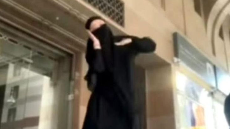 Tiktoker Viral Joget-joget di Mekkah Ternyata Tabrak Ibu Sendiri, Ini Klarifikasinya