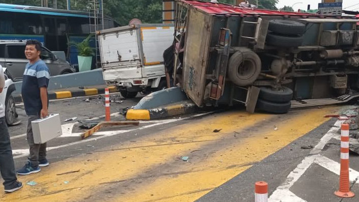 Polisi Amankan Sopir Truk Penyebab Kecelakaan di Gerbang Tol Halim Utama, Langsung di Tes Urine