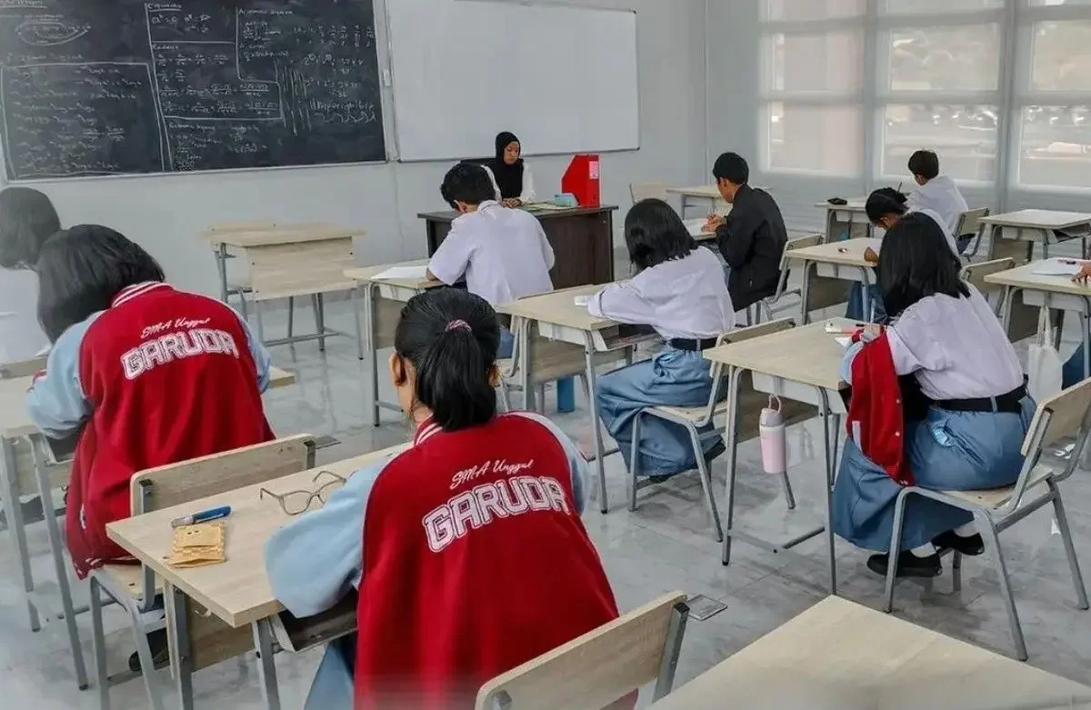 Ilustrasi di kelas. SMA Unggul Garuda Baru membuka penerimaan siswa tahun ajaran 2027/2028 dengan beasiswa pendidikan penuh. (Foto: instagram@sekolahgaruda.ri)