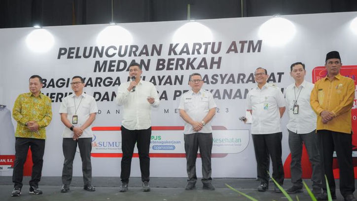 Wali Kota Medan Serahkan DJP Kepada 13.250  Warga Pelayan Masyarakat