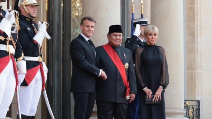 Prabowo Kenakan Medali Kehormatan Tertinggi Prancis Saat Jamuan Kenegaraan di Paris