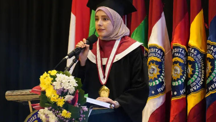 Sandos Raih Predikat Cumlaude dengan Program Beasiswa, Banggakan Orangtua di Medan Perang Gaza