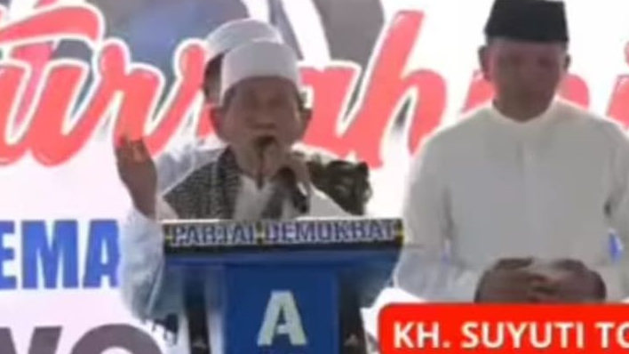 Sosok Ustaz yang Pingsan Saat Doakan Prabowo Jadi Presiden 2024, Ternyata Ulama Kharismatik di Banyuwangi