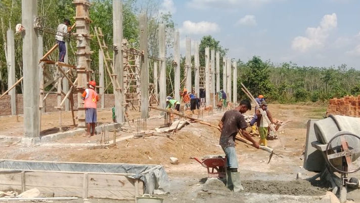 Proyek Revitalisasi SMKN 01 TBT Disorot, Pekerja Tanpa APD dan BPJS