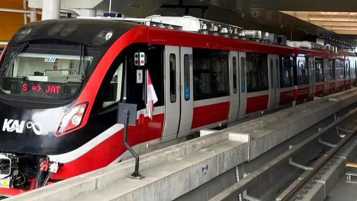 LRT Jabodebek Izinkan Penumpang Berbuka Puasa di Kereta dan Stasiun