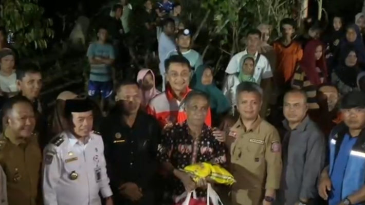 Gubernur Al Haris Tinjau Korban Banjir Merangin dan Salurkan Bantuan untuk Warga